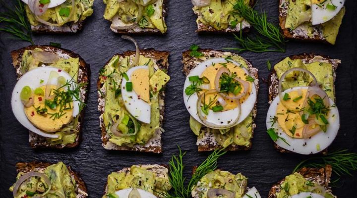 Śledź w curry – duńskie Smørrebrød ze śledziem